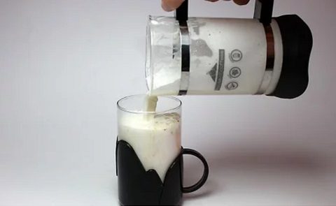 اضافه کردن شیر بهمراه فوم